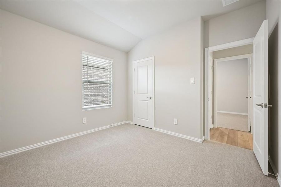 Spacious, unfurnished interior of a new home in Westmoor, Sherman (Image 17).