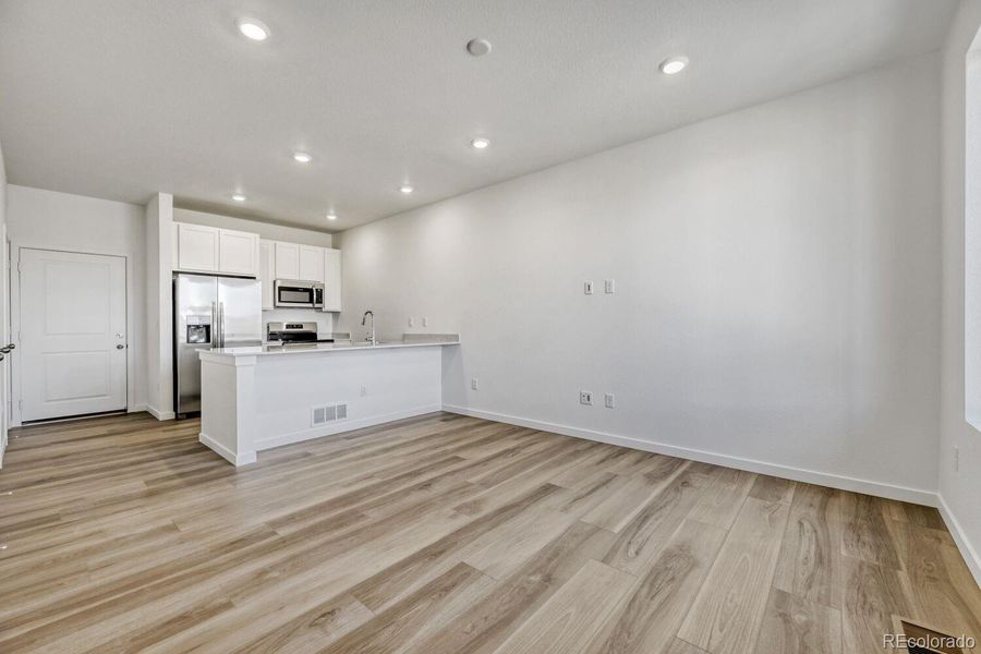 Spacious, unfurnished interior of a new home in Parterre, Thornton (Image 12).