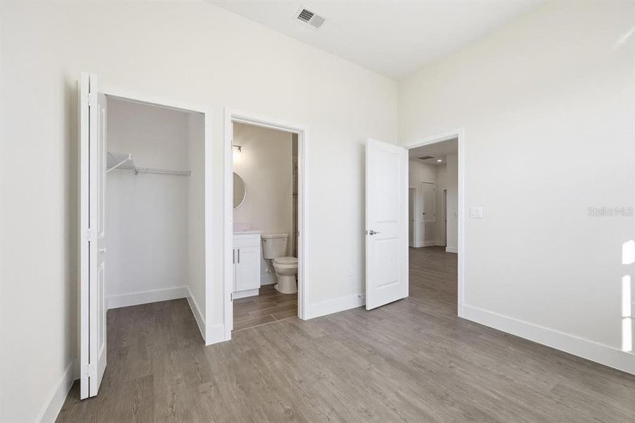 Spacious, unfurnished interior of a new home in , Ocala (Image 30).