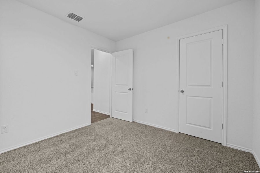 Spacious, unfurnished interior of a new home in Avenida, Converse (Image 17).