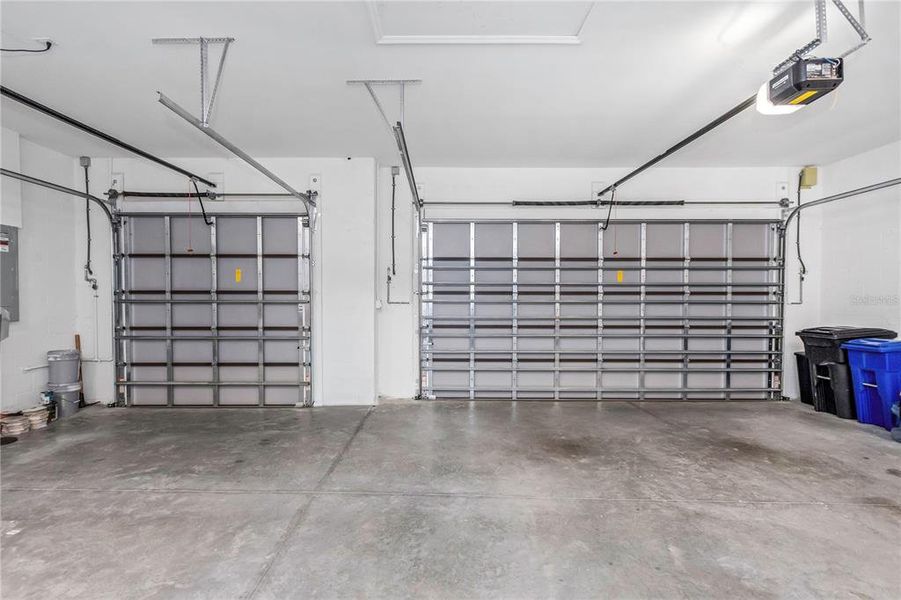 Spacious, unfurnished interior of a new home in , Tarpon Springs (Image 18).