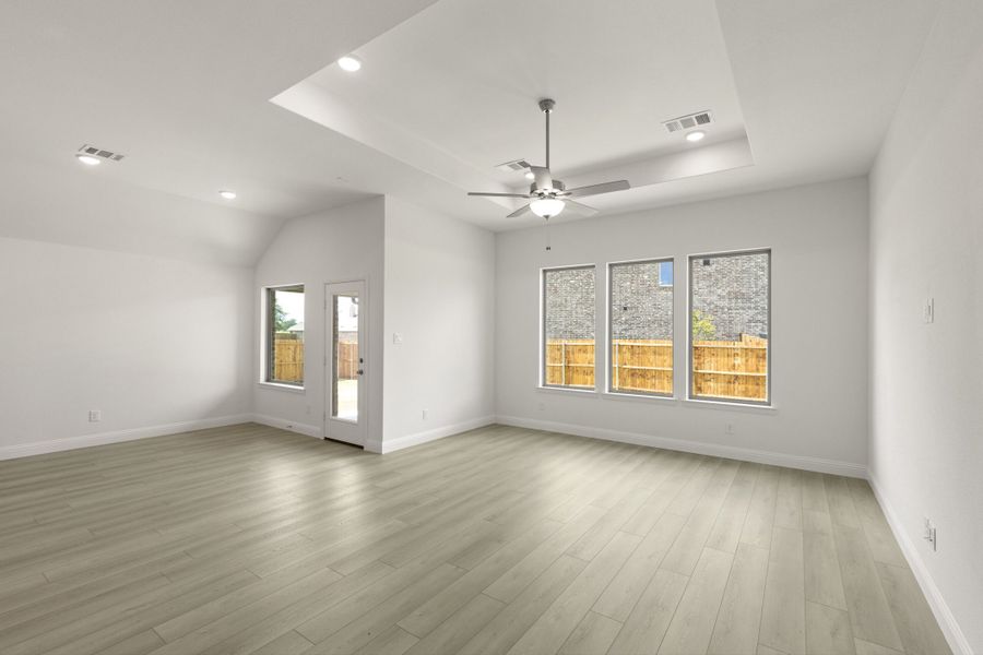 Spacious, unfurnished interior of a new home in Keeneland, Aubrey (Image 22).
