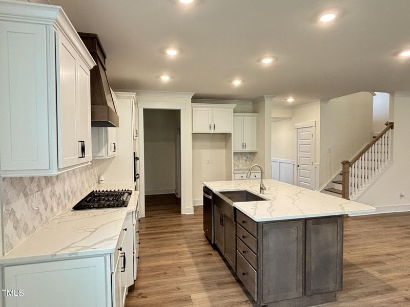 Kitchen w/Large Island