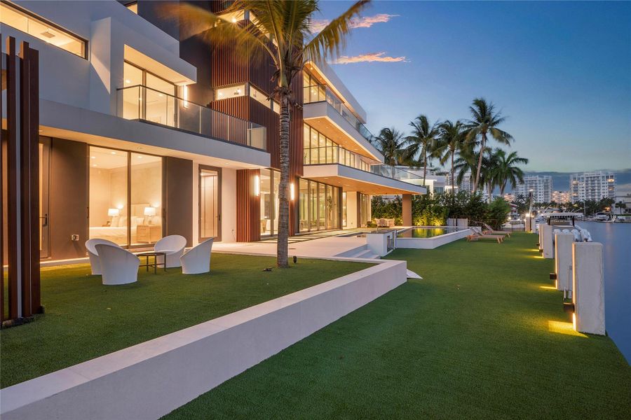 Furnished interior view inside a new home in , Fort Lauderdale (Image 44).