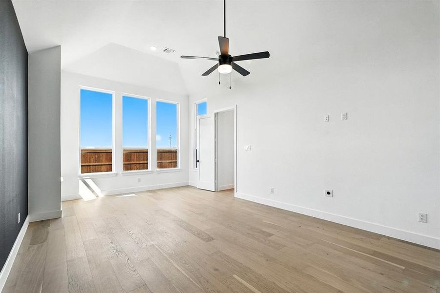 Spacious, unfurnished interior of a new home in Saddle Star Estates, Rockwall (Image 24).