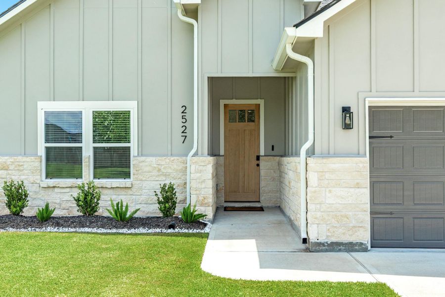 Exterior details and patio area of a home in , West Columbia (Image 23).