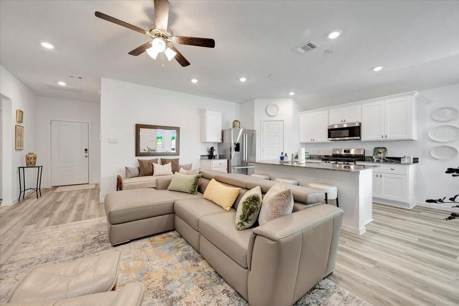 Furnished interior view inside a new home in Pelican Pointe, Texas City (Image 7).