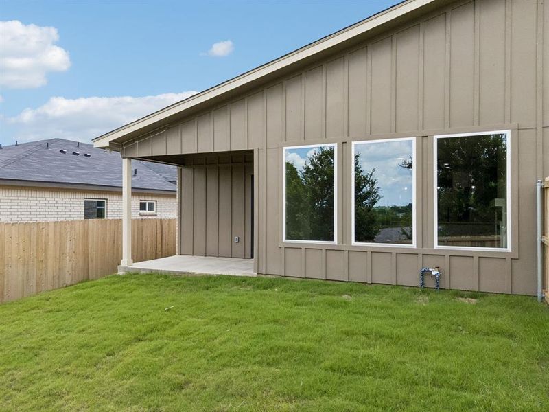 Exterior details and patio area of a home in , Killeen (Image 23).