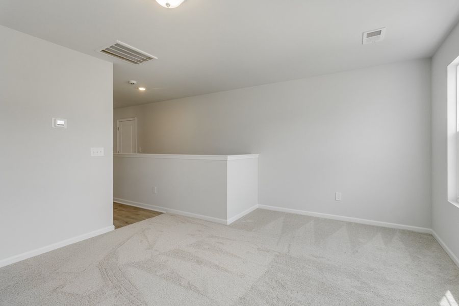 Spacious, unfurnished interior of a new home in Winston Point, Gilbert (Image 28).