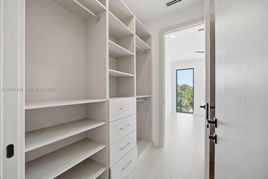 Image 53 of a home in .