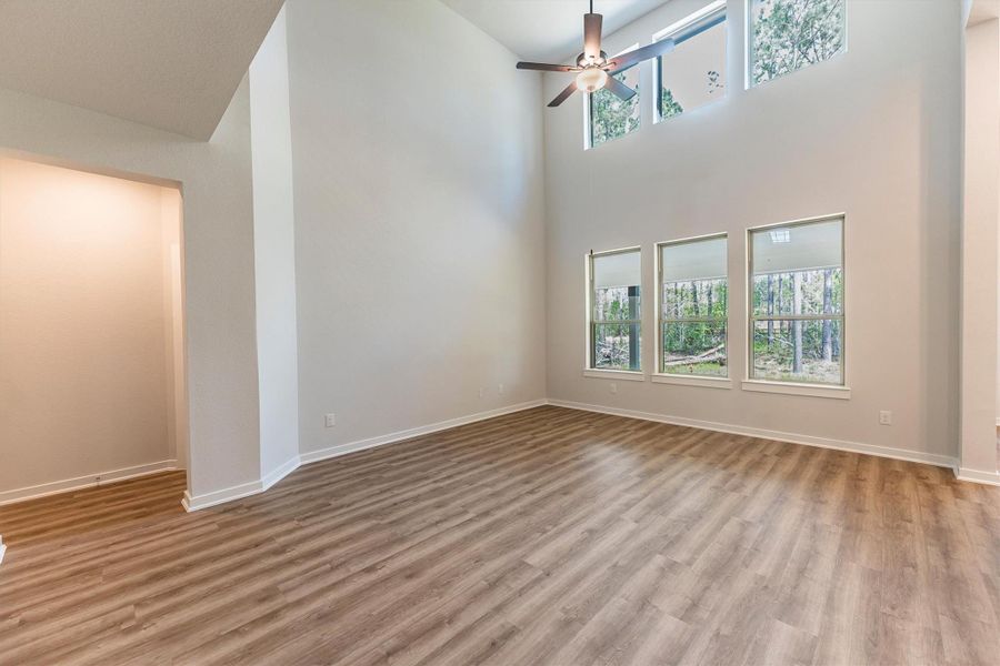 Spacious, unfurnished interior of a new home in Deer Pines, Conroe (Image 19).