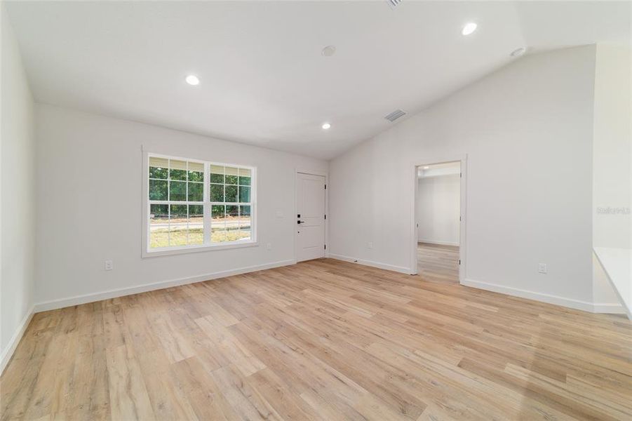 Spacious, unfurnished interior of a new home in , Ocala (Image 26).