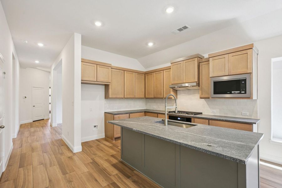 Furnished interior view inside a new home in Evergreen 40', Conroe (Image 7).
