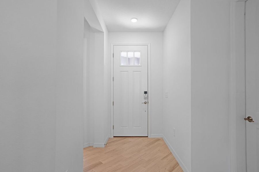 Spacious, unfurnished interior of a new home in Indigo Creek, Apollo Beach (Image 17).