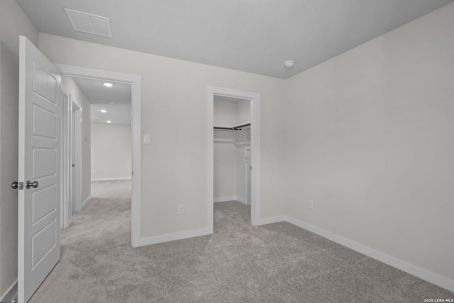 Spacious, unfurnished interior of a new home in Cinco Lakes, San Antonio (Image 21).