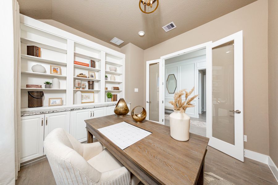 Representative furnished interior of a home built from the Mckinney by Beazer Homes in Ellwood, Iowa Colony (Image 8).