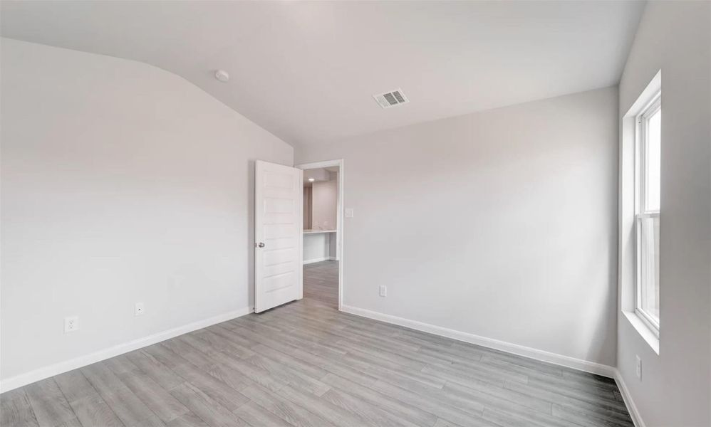 Spacious, unfurnished interior of a new home in , Lufkin (Image 19).