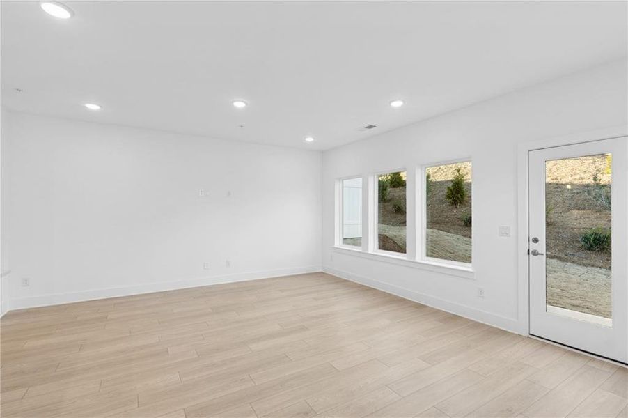 Spacious, unfurnished interior of a new home in Grandview Terrace, Canton (Image 10).