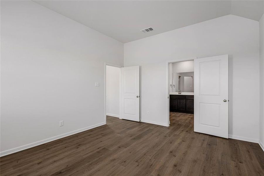 Spacious, unfurnished interior of a new home in Vista West, Fort Worth (Image 9).