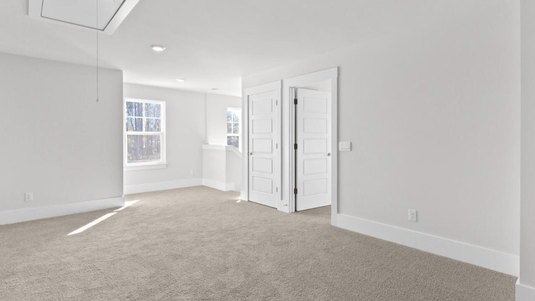 Spacious, unfurnished interior of a new home in Rolling Hills, Bolivia (Image 25).