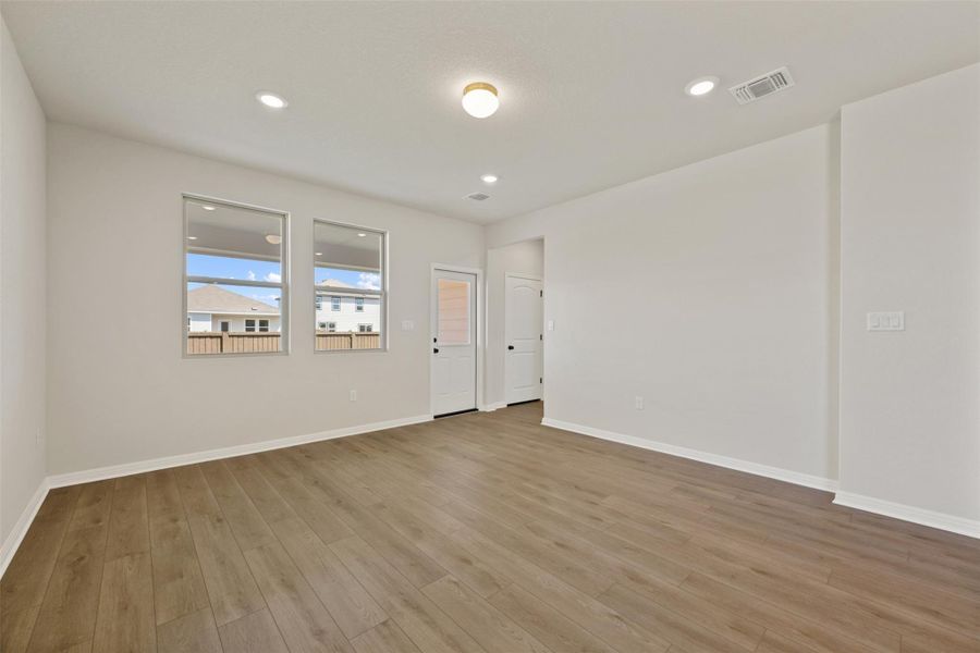 Spacious, unfurnished interior of a new home in Rolling Glen, Hutto (Image 29). Spacious, unfurnished interior of a new home in Rolling Glen, Hutto (Image 29).