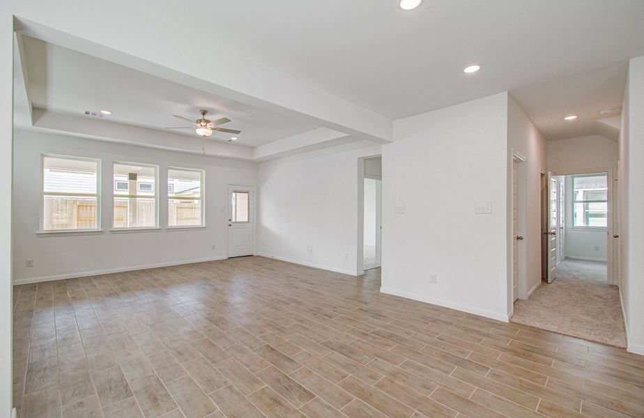 Spacious, unfurnished interior of a new home in Harmony Cove, Humble (Image 27).