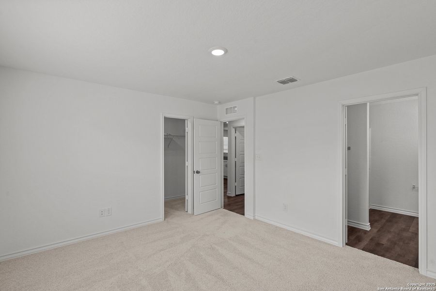 Spacious, unfurnished interior of a new home in Corley Farms, Boerne (Image 19).
