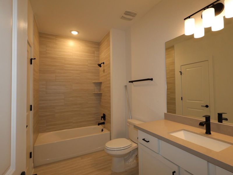 Furnished interior view inside a new home in Edgewood, Leander (Image 12).