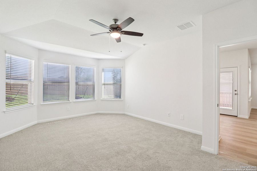 Spacious, unfurnished interior of a new home in Royal Crest, San Antonio (Image 14). Spacious, unfurnished interior of a new home in Royal Crest, San Antonio (Image 14).