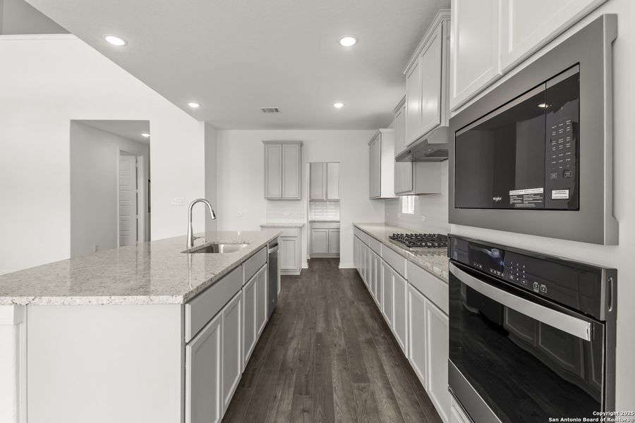 Furnished interior view inside a new home in Homestead, Schertz (Image 6).