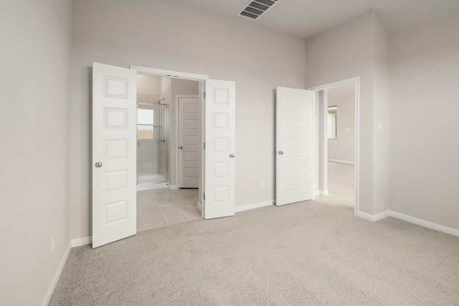 Spacious, unfurnished interior of a new home in Trinity Ranch, Elgin (Image 17).