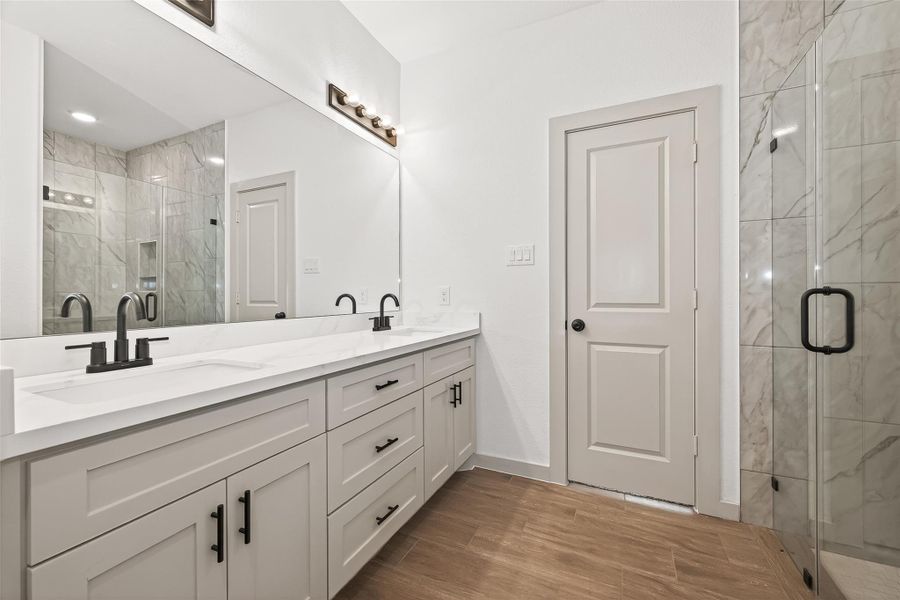 Furnished interior view inside a new home in , Hempstead (Image 5).