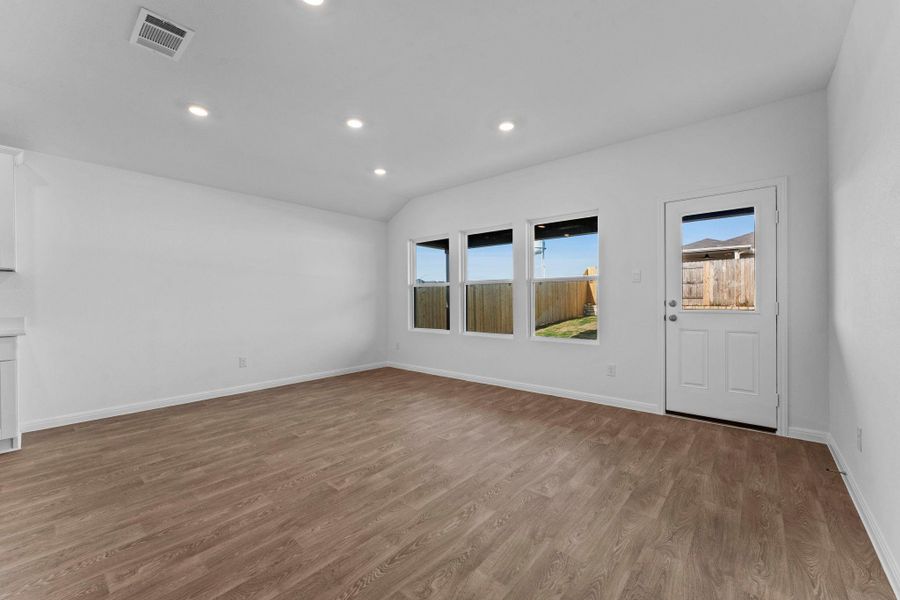 Spacious, unfurnished interior of a new home in Paramount, Kyle (Image 26).