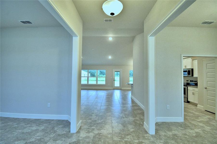 Spacious, unfurnished interior of a new home in , Lake Wales (Image 44).