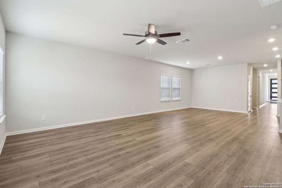 Spacious, unfurnished interior of a new home in Arcadia Ridge - Premier Series, San Antonio (Image 31).