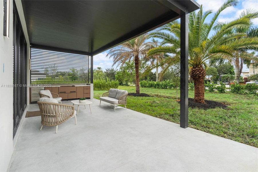 Exterior details and patio area of a home in , Davie (Image 33).