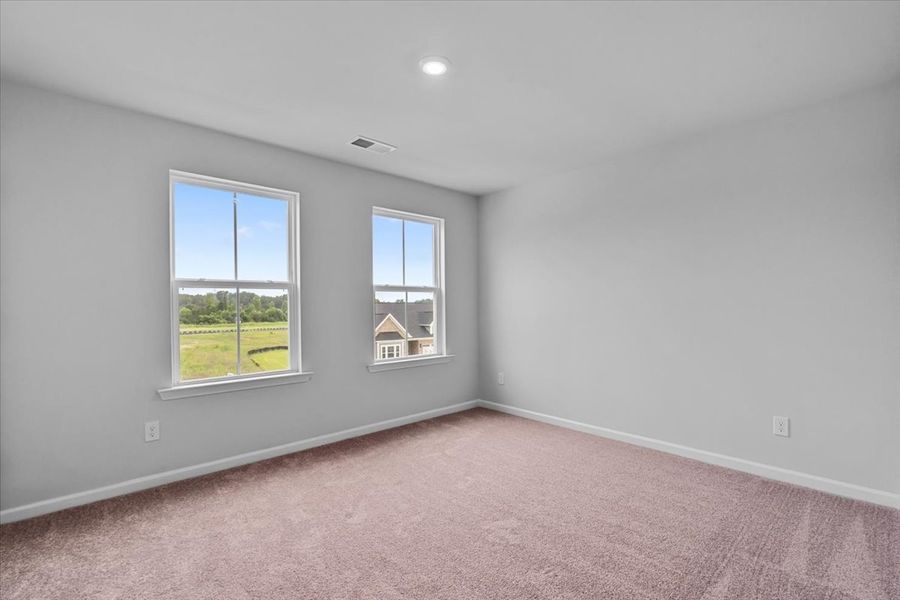 Spacious, unfurnished interior of a new home in Fieldstone, Lexington (Image 33).