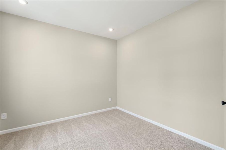 Spacious, unfurnished interior of a new home in Twin Lakes, Braselton (Image 34).