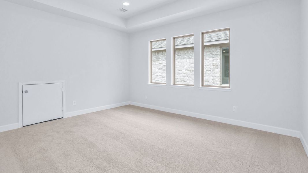 Spacious, unfurnished interior of a new home in Grand Central Park, Conroe (Image 12).