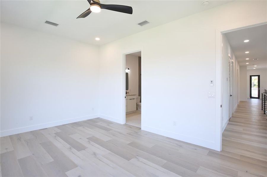 Spacious, unfurnished interior of a new home in , Sarasota (Image 39). Spacious, unfurnished interior of a new home in , Sarasota (Image 39).