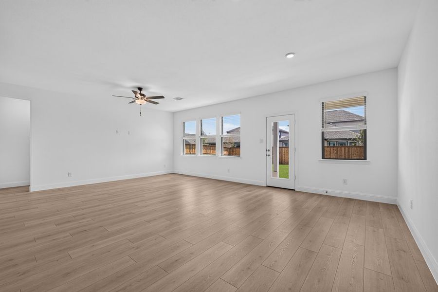 Spacious, unfurnished interior of a new home in Madero 50s, Fort Worth (Image 17).