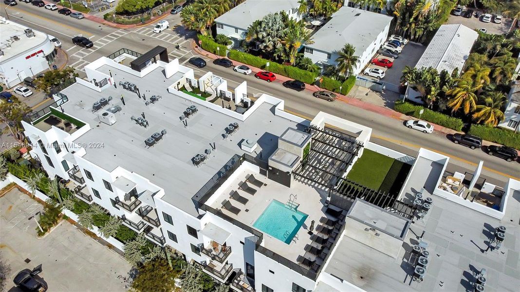 Rooftop pool and BBQ common areas.