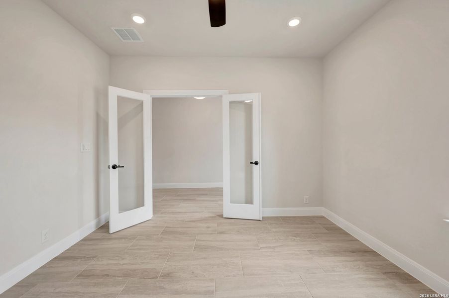 Spacious, unfurnished interior of a new home in Davis Ranch 60', San Antonio (Image 33). Spacious, unfurnished interior of a new home in Davis Ranch 60', San Antonio (Image 33).