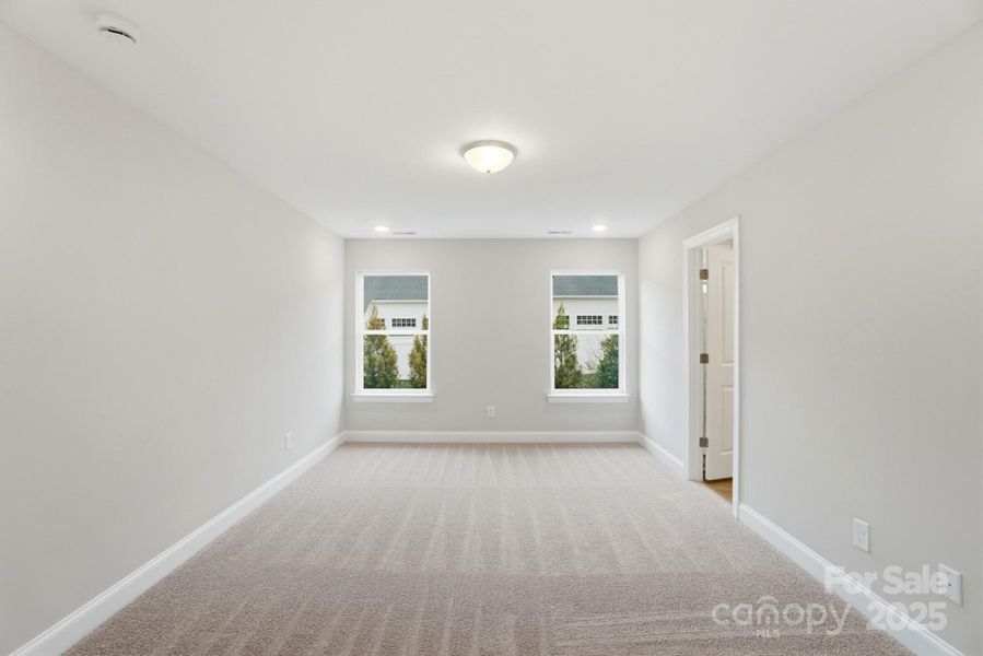 Spacious, unfurnished interior of a new home in Harrisburg Village, Harrisburg (Image 17).