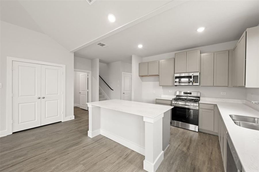 6728 Rockshire- Kitchen-3