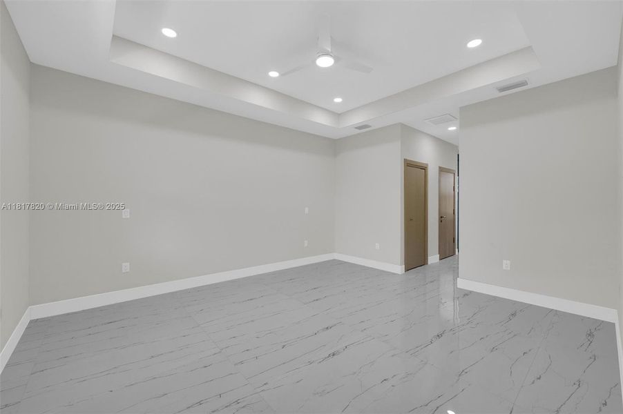 Spacious, unfurnished interior of a new home in , Lehigh Acres (Image 14).