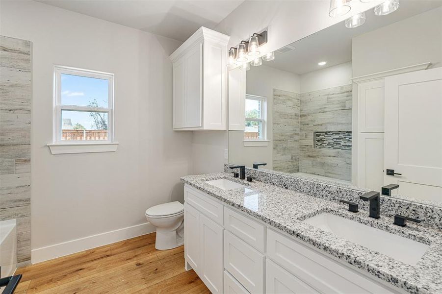 Furnished interior view inside a new home in , Mabank (Image 13).