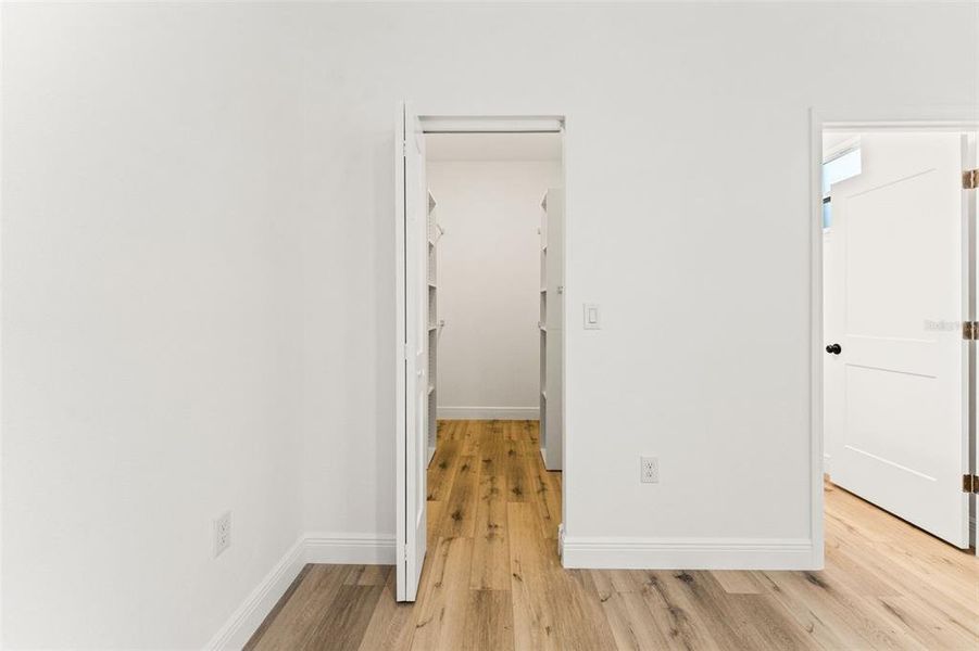 Spacious, unfurnished interior of a new home in , Tampa (Image 40).