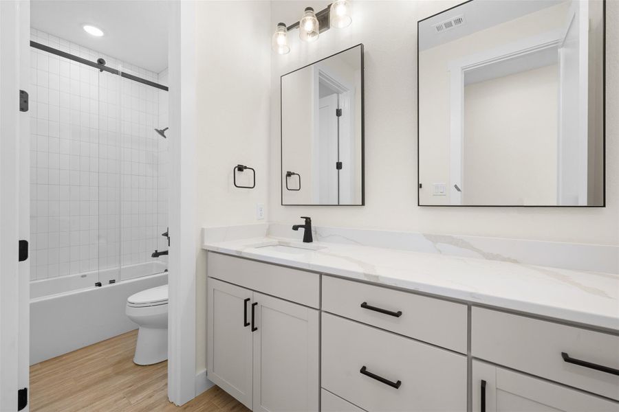 Furnished interior view inside a new home in , Iola (Image 11).