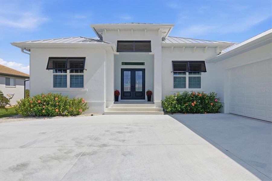 Exterior details and patio area of a home in , Placida (Image 31).